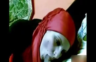 হিজাব রাশিয়ানগুলিতে আরব বিনামূল্যে রেড লিঙ্গের সাথে