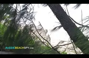 সৈকতে স্ত্রীরোগ বিশেষজ্ঞের হস্তমৈথুনের উপর ভগ পরাজয়