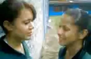 2 টি ছোট ডোমিকান বিচ যৌনমুক্ত জন্য লাইভ