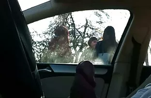 গাড়ি বাস স্টপ 4 জন মেয়ে ঠাকুরমা
